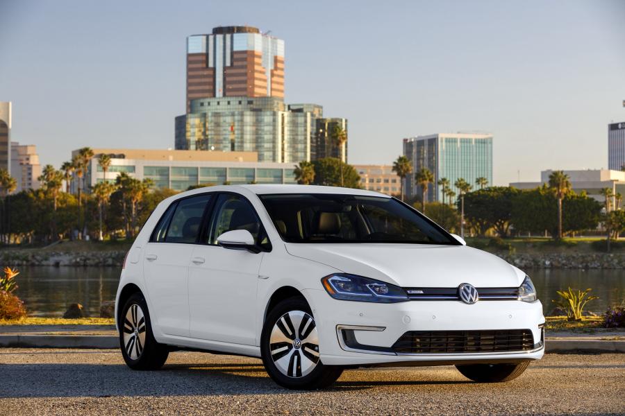  Volkswagen e-Golf 2017 года  (NA) (фото 15 из 32)